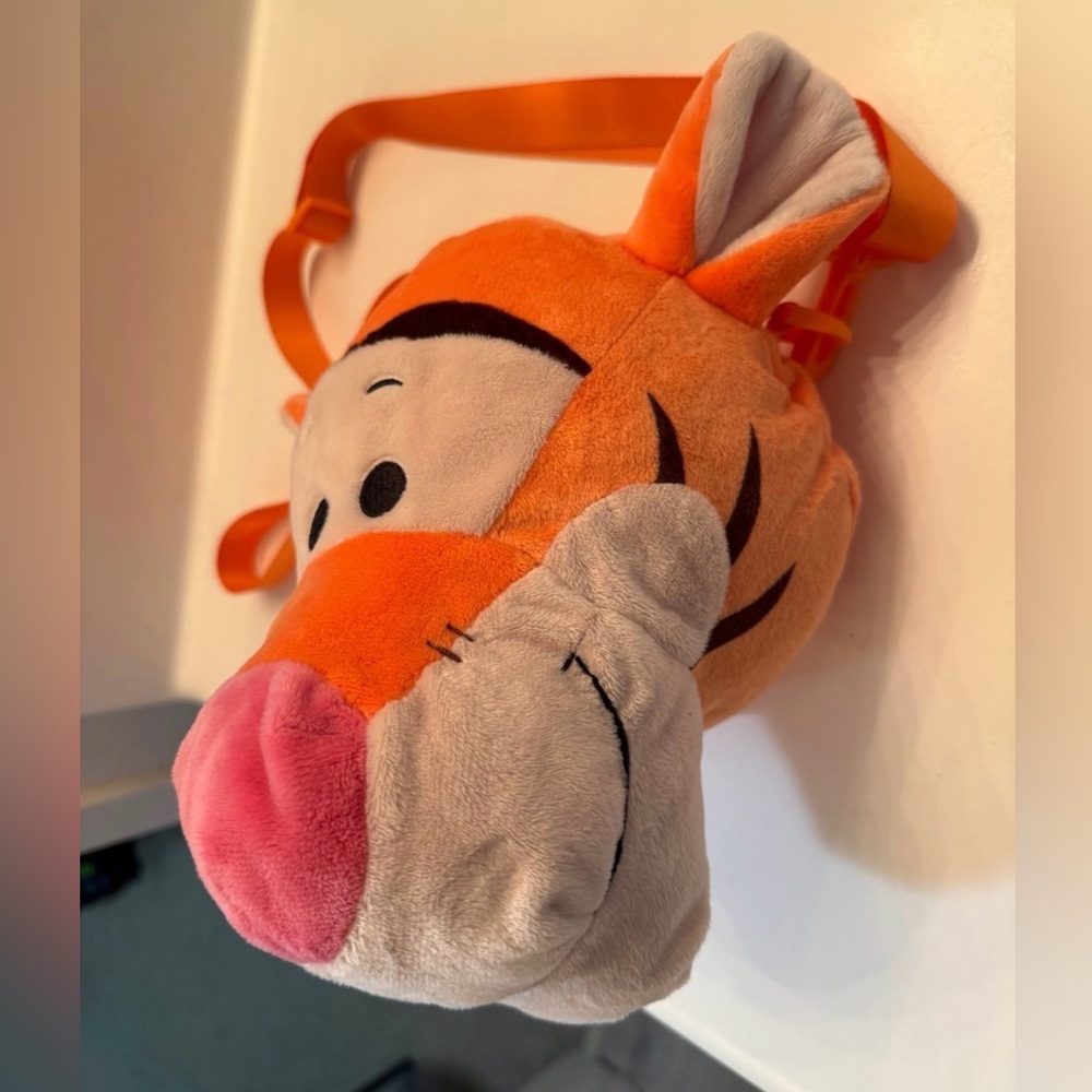 Tigger crossbody bag Disney parks exclusive